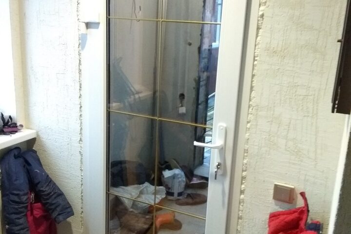 Установка второй двери в частном доме в Калуге